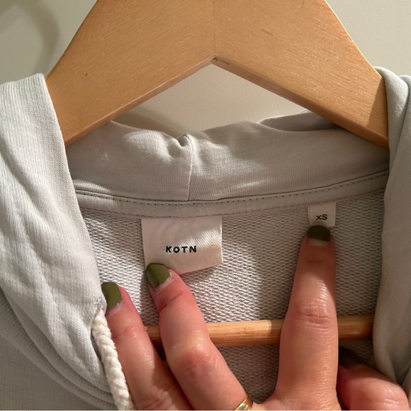 Cropped sweatshirt - Picture 2 of 3